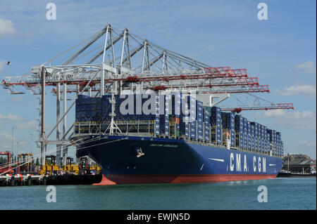 Die CMA CGM Kerguelen die 3. größte Containerschiff der Welt ab 2015 am Southampton verankert Stockfoto