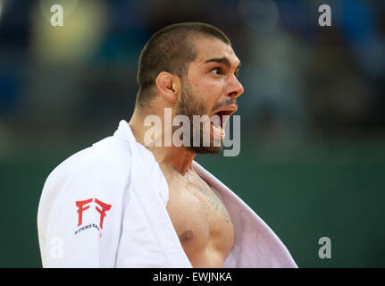 Baku, Aserbaidschan. 27. Juni 2015. Belgiens Toma Nikiforov (weiß) feiert in der Männer-100 kg Bronze Medaille Finale bei den Baku 2015 europäischen spielen in der Heydar Aliyev Arena in Baku, Aserbaidschan, 27. Juni 2015. Foto: Bernd Thissen/Dpa/Alamy Live News Stockfoto