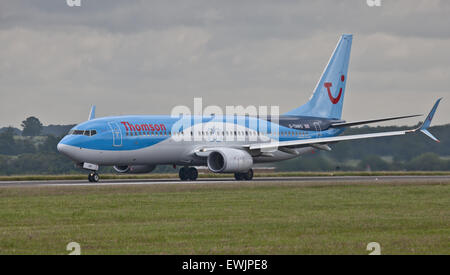 Thomson Airways Boeing 737 G-TAWO vom Flughafen London-Luton LTN Stockfoto