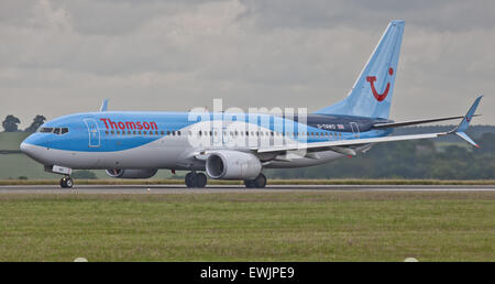 Thomson Airways Boeing 737 G-TAWO vom Flughafen London-Luton LTN Stockfoto