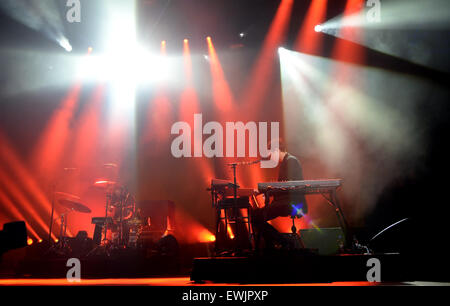 Berlin, Deutschland. 30. Mai 2015. Britischer Musiker James Blake auf der Bühne beim "Berlin Festival 2015" in Berlin, Deutschland, 30. Mai 2015. Foto: Britta Pedersen/Dpa/Alamy Live News Stockfoto