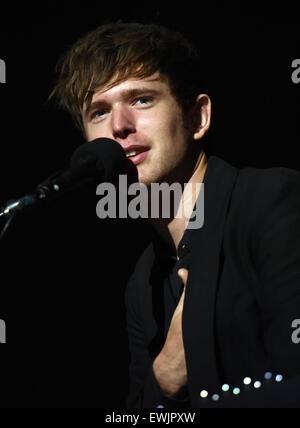 Berlin, Deutschland. 30. Mai 2015. Britischer Musiker James Blake auf der Bühne beim "Berlin Festival 2015" in Berlin, Deutschland, 30. Mai 2015. Foto: Britta Pedersen/Dpa/Alamy Live News Stockfoto