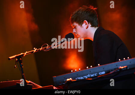 Berlin, Deutschland. 30. Mai 2015. Britischer Musiker James Blake auf der Bühne beim "Berlin Festival 2015" in Berlin, Deutschland, 30. Mai 2015. Foto: Britta Pedersen/Dpa/Alamy Live News Stockfoto