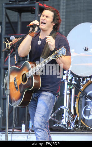 New York, NY, USA. 25. Juni 2015. Joe Nichols führt auf dem 2015 FarmBorough Festival - Tag1 auf Randalls Island am 26. Juni 2015 in New York City. © Rahav Segev/ZUMA Draht/Alamy Live-Nachrichten Stockfoto