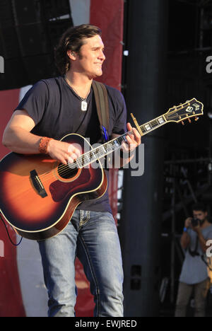 New York, NY, USA. 25. Juni 2015. Joe Nichols führt auf dem 2015 FarmBorough Festival - Tag1 auf Randalls Island am 26. Juni 2015 in New York City. © Rahav Segev/ZUMA Draht/Alamy Live-Nachrichten Stockfoto