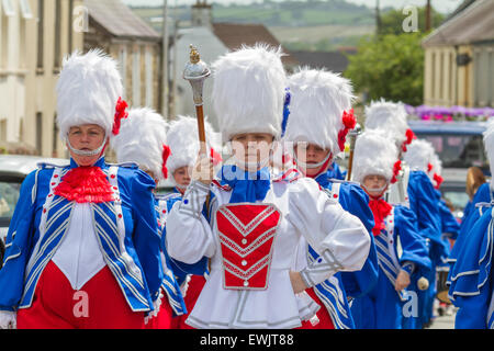 Blaskapelle St. Clears Carnival Juni 2015 in Pembrokeshire Wales.  Stadt-Parade. Stockfoto