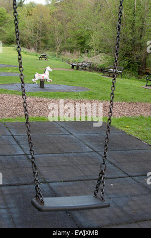 Schwingen in Spielplatz Stockfoto