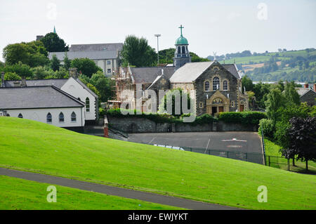 St. Columba Kirche lange Turm ist eine römisch-katholische Kirche in der Diözese Derry.  Nordirland. UK Stockfoto