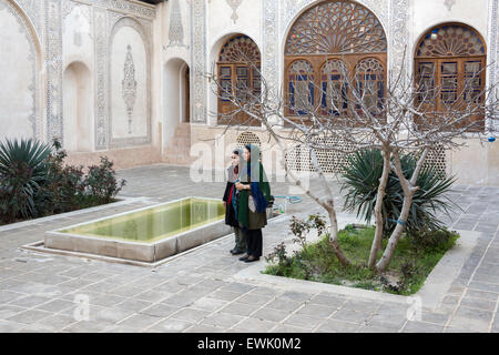 Kleiner Innenhof, Tabatabei historisches Haus, Kashan, Iran Stockfoto