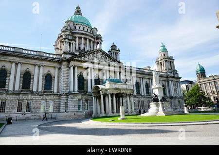 Der Belfast City Hall ist das bürgerliche Gebäude von Belfast City Council. Das Hotel liegt in Donegall Square, Belfast, Nordirland. UK Stockfoto