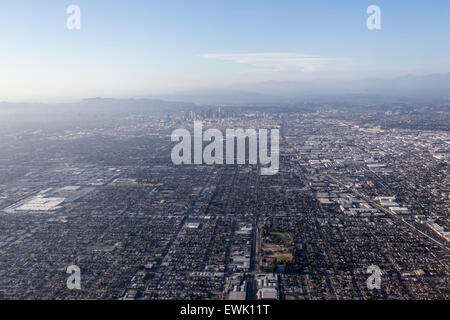 Die Innenstadt von Los Angeles smoggy Himmel Antenne. Stockfoto