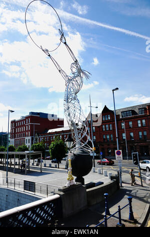 Leuchtfeuer der Hoffnung, Skulptur von Andy Scott, Thanksgiving-Platz. Belfast. Nordirland. UK Stockfoto