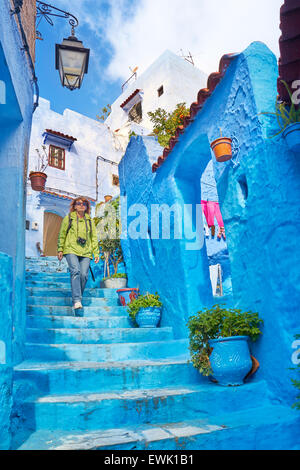 Blau gestrichene Wände in alte Medina von Chefchaouen, Marokko, Afrika