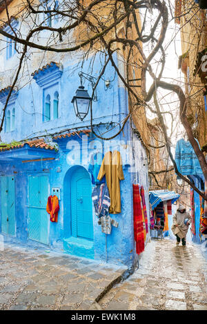 Blau gestrichene Wände in alte Medina von Chefchaouen, Marokko, Afrika Stockfoto