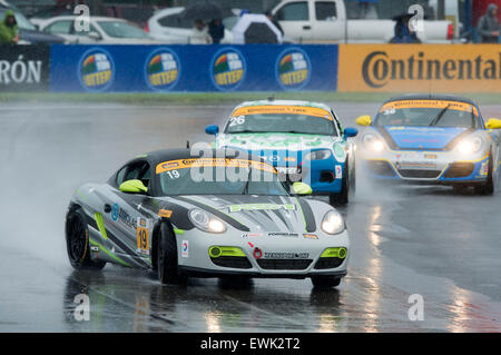 Watkins Glen, New York, USA. 14. März 2015. Watkins Glen, New York - 27. Juni 2015: Der RS1 Porsche Cayman (19) wird seitlich in die Schikane während der Continental Reifen 150 in The Glen in Watkins Glen International in Watkins Glen, NY. © Csm/Alamy Live-Nachrichten Stockfoto