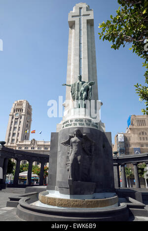 Cruz de Homenaje ein Los Caídos (Kreuz zu Ehren der gefallenen), Plaza de Espana, Santa Cruz De Tenerife, Teneriffa, Kanarische Inseln Stockfoto