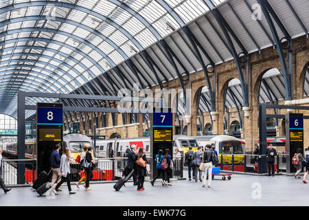 Kings Cross Railway Station London, England, Vereinigtes Königreich Stockfoto