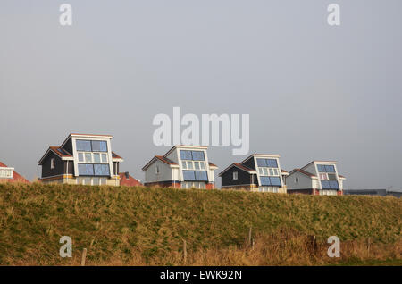 inländische Häuser mit Solarzellen zur Stromerzeugung, Egmond Niederlande Europa Stockfoto