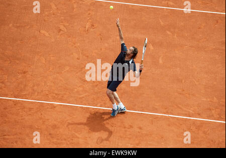 Berlin, Deutschland. 27. Juni 2015. Ehemaliger französischer Tennisspieler Henri Leconte spielt gegen seinen deutschen Gegner M. Stich an der Grand Champions-Turnier in Berlin, Deutschland, 27. Juni 2015. Foto: OLIVER MEHLIS/Dpa/Alamy Live News Stockfoto