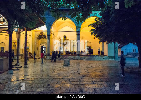 der Innenhof des Gazi Husrev Bey Moschee in Sarajevo Stockfoto