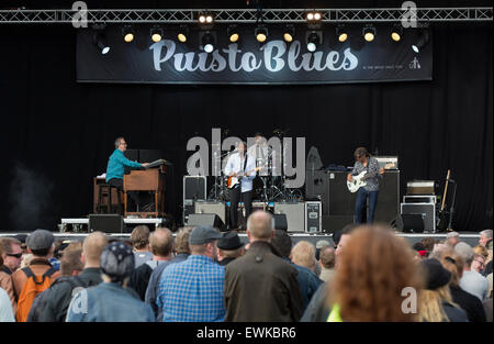 Järvenpää, Finnland, 27. Juni 2015. Der Robert Cray Band (USA) an Puistoblues aka Lake Side Blues Festival spielen. Mit fünf Grammy Awards, 15 Nominierungen, Millionen von Rekordumsatz weltweit und Tausende von Vorstellungen ausverkauft, Rock-Blues-Ikone Robert Cray gilt als "einer der besten Gitarristen seiner Generation. Bildnachweis: Aija Lehtonen/Alamy Live-Nachrichten Stockfoto