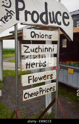 Melden Sie auf einem Bauernhof Stand, Lancaster County, Pennsylvania, USA Stockfoto