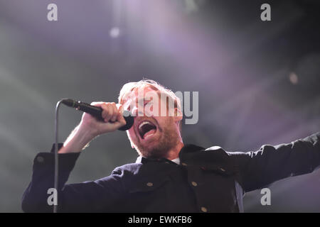 Ricky Wilson und die Kaiser Chiefs auf der Bühne Bristol Sommerserie Juni 2015 Stockfoto