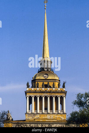 Leningrad, Russland. 3. Mai 1984. Die Admiralität Wahrzeichen, ehemaliger Sitz der Admiralität und der kaiserlichen russischen Marine in Leningrad (heute Sankt Petersburg), und der heutige Sitz der russischen Marine. © Arnold Drapkin/ZUMA Draht/Alamy Live-Nachrichten Stockfoto