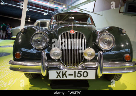 Oldtimer Jaguar XK150 an der Coventry Transport-Museum Stockfoto