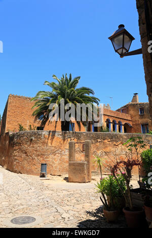 Haus im alten Dorf Peratallada, Costa Brava, Katalonien, Spanien, Europa Stockfoto