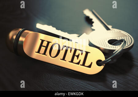 Hotel - Schlüsselbund mit Text auf goldenen Schlüsselanhänger. Stockfoto