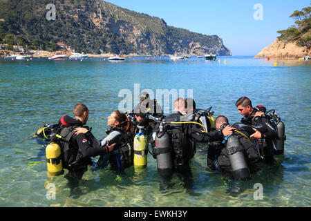 Tauchkurse in Aiguablava Beach in der Nähe von Begur, Costa Brava, Katalonien, Spanien, Europa Stockfoto