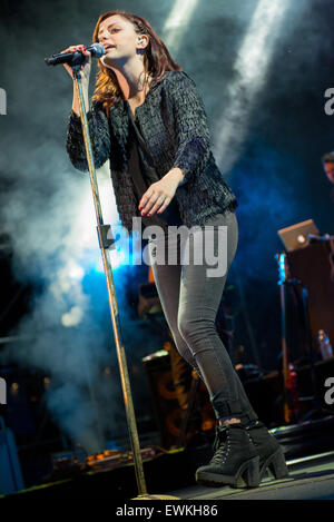 Grugliasco, Italien. 27. Juli 2015.  Annalisa singen während eines live-Konzerts in Grugliasco Credit: Edoardo Nicolino/Alamy Live News