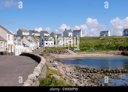 Traditionelle Hütten rund um den Hafen im Dorf Portnahaven, Isle of Islay, Argyll und Bute, Inneren Hebriden, Schottland, UK Stockfoto