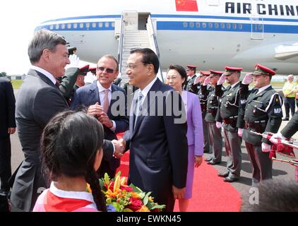 Brüssel, Belgien. 28. Juni 2015. Der chinesische Ministerpräsident Li Keqiang trifft in Brüssel für die 17. China-EU Staats-und Regierungschefs treffen, Belgien, 28. Juni 2015. © Pang Xinglei/Xinhua/Alamy Live-Nachrichten Stockfoto