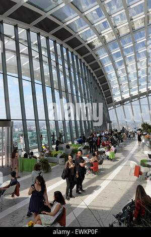 Die Sky Garden an das Walkie-Talkie Gebäude 20 Fenchurch Street, London, England, UK. Stockfoto