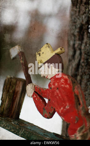 Hölzerne Axt Mann Puppe mit Textur Stockfoto