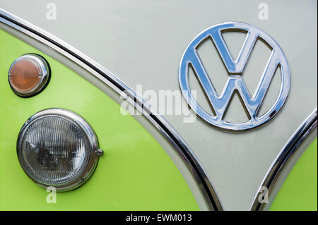 Lindgrün Vorderseite des klassischen Volkswagen Wohnmobil Volksfest Bristol. Stockfoto