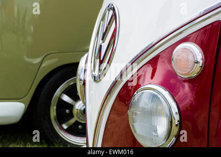 Klassische Volkswagen Wohnmobile aufgereiht am Volksfest Bristol. Stockfoto