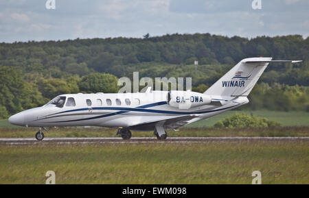 WinAir Cessna 525A CitationJet CJ2 9A-DWA abfliegenden London-Luton Flughafen LHR Stockfoto