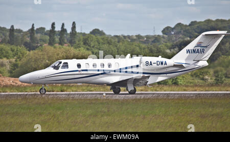 WinAir Cessna 525A CitationJet CJ2 9A-DWA abfliegenden London-Luton Flughafen LHR Stockfoto