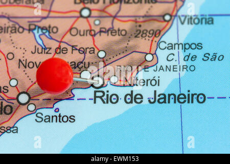 Nahaufnahme von roten Pin auf einer Karte von Rio De Janeiro, Brasilien Stockfoto