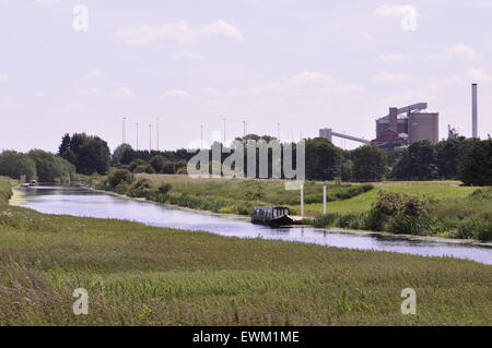 Der Fluss Witham stromaufwärts von Bardney, Lincolnshire, England Stockfoto