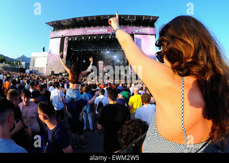 BENICASSIM, Spanien - 17 Juli: Menge in einem Konzert am FIB Festival am 17. Juli 2014 in Benicassim, Spanien. Stockfoto