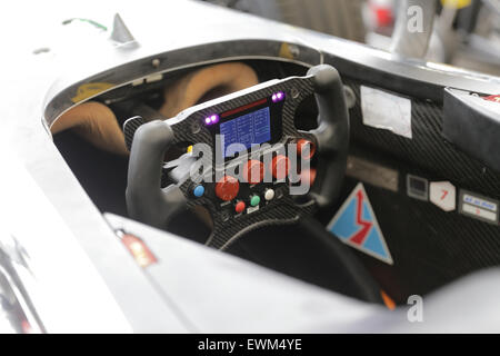 London, UK. 28. Juni 2015.  Runde 11 von der FIA Formel E Visa London ePrix electric Car racing im Battersea Park, London, UK. Im Bild: das Lenkrad von Jerome d ' Ambrosio Dragon Racing Kredit: David Lager/Alamy Live News Stockfoto