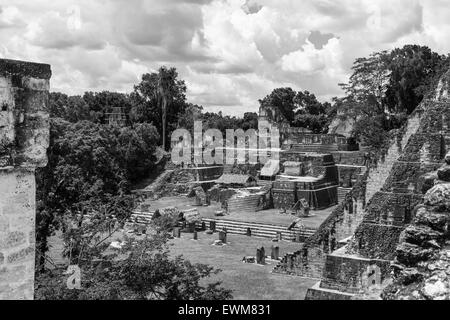 Ein Blick auf den alten Maya-Tikal Ruinen in Guatemala. Stockfoto