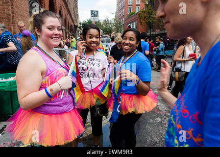 New York, USA. 28. Juni 2015. CitiBike Feen in der Gay-Pride-Parade in West VIllage Credit: Stacy Walsh Rosenstock/Alamy Live News Stockfoto