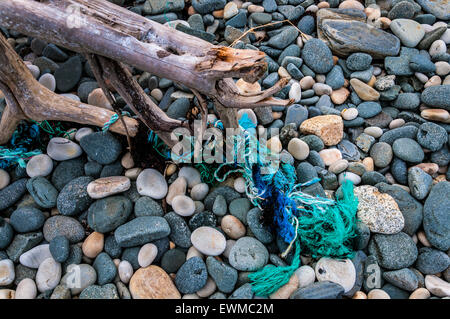 Kieselsteine und Seil Schmutz an einem Strand in Donegal, Irland Stockfoto