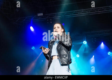 Kiel, Deutschland. 28nd Juni 2015 Musiker Lena führt auf der NDR-Bühne während der Kieler Woche 201 Kredit: Björn Deutschmann/Alamy Live News Stockfoto