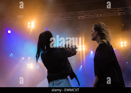 Kiel, Deutschland. 28nd Juni 2015 Musiker Lena führt auf der NDR-Bühne während der Kieler Woche 201 Kredit: Björn Deutschmann/Alamy Live News Stockfoto